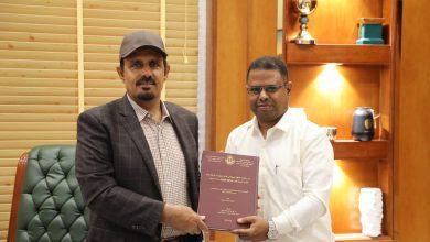 اخبار-حضرموت-|-محافظ-#حضرموت-يطلع-على-دراسة-#ماجستير-حول-دور-منصات-التحقق-في-كشف-المعلومات-الزائفة-أثناء-الحرب-اليمنية-ويشيد-بالجهود-البحثية-المبذولة