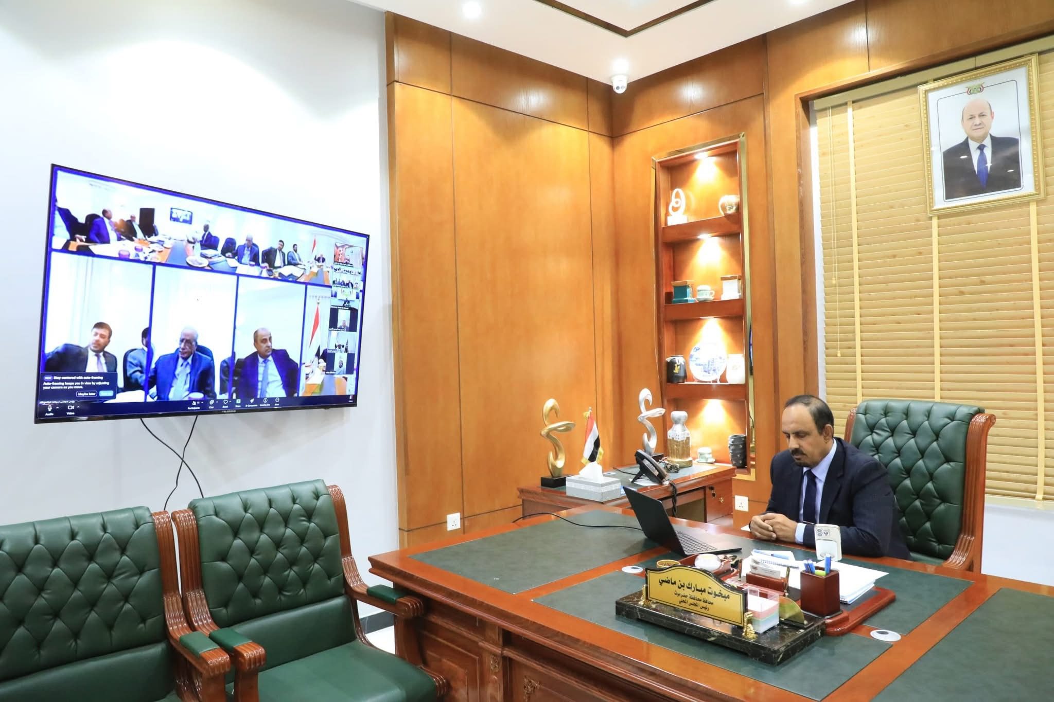 اخبار-حضرموت-|-مجلس-القيادة-الرئاسي-يجتمع-بالسلطات-المحلية-ويؤكد-أولوية-توحيد-الموارد-وتعزيز-الأمن-والخدمات