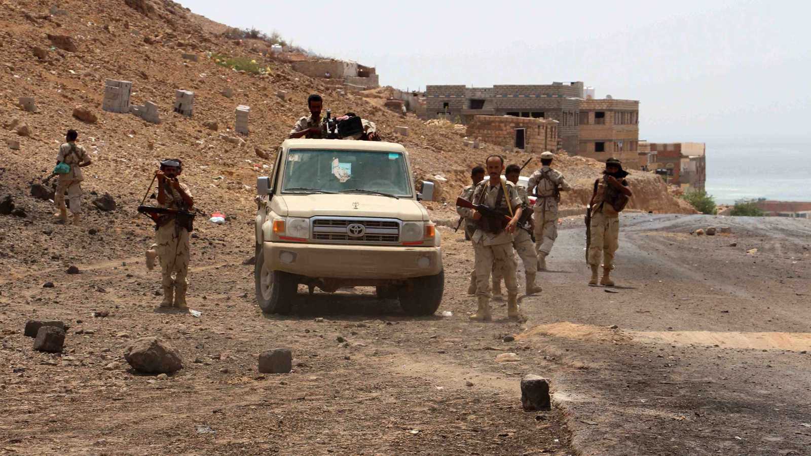 اليمن.. مقتل 4 جنود بمواجهات مع الحوثيين في الضالع وتعز