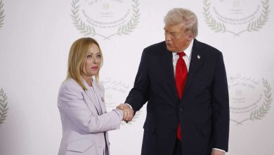 المرأة الوحيدة في القمة.. ترامب "يغامر" بحياته المهنية بسبب ميلوني