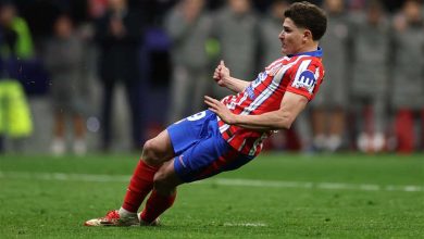 جوليان ألفاريز يرد على أنباء اقترابه من برشلونة