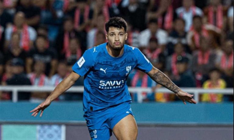 عادت السيطرة الزرقاء.. الهلال يسقط الاتحاد بهدفين