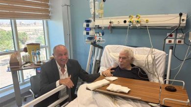 الخطيب يزور حسن شحاتة في المستشفى للاطمئنان على صحته