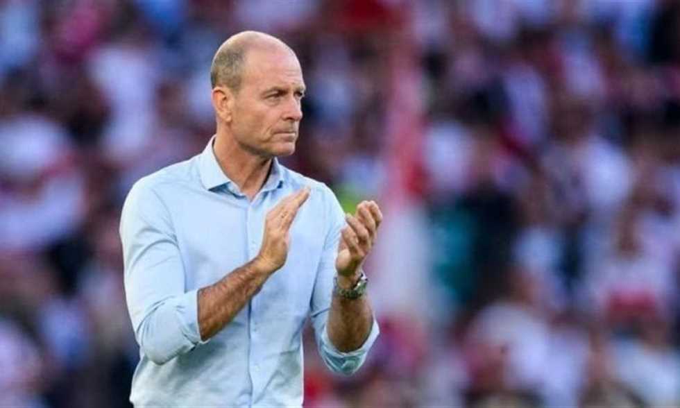 الأهلي يعلن موعد وصول مدربه الجديد ومساعديه الـ5