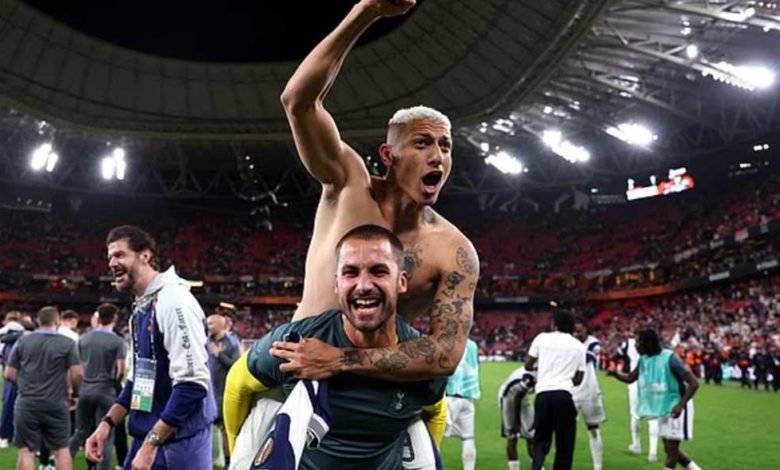 للعمل كمخرج ومصور.. توتنام يعلن اعتزال حارسه بعمر الـ 27