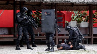 مؤلف ملكي يتوقع سجن الأمير أندرو وسارة فيرغسون