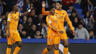 نجل أسطورة تشيلسي يجمع الكرات في