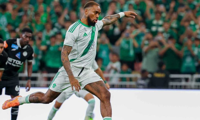 غير مقتنع بصالح أبو الشامات.. أول مطالبة برحيل يايسله عن الأهلي السعودي (فيديو)