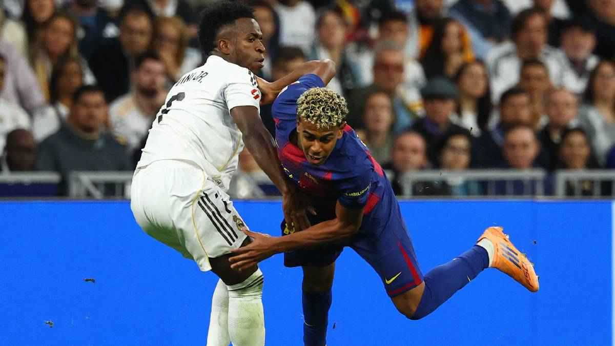 خبر يزعج الزمالك.. توروب يطلب استمرار نجم الأهلي المصري