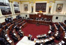 طلبت من مستشارها تقليم أظافرها.. دعوات لمحاسبة نائبة يسارية في البيرو (صور)