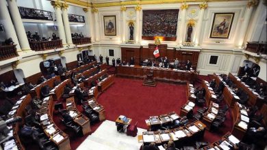 طلبت من مستشارها تقليم أظافرها.. دعوات لمحاسبة نائبة يسارية في البيرو (صور)