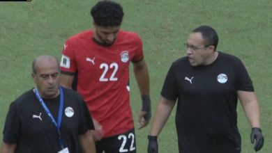 لماذا ارتدى زيزو قميص مصطفى شوبير بعد مباراة الأهلي والكهرباء؟ (صور وفيديو)