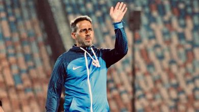 والدة حكيم زياش تخطف الأضواء في حفل تقديمه لاعبا للوداد (صورة)