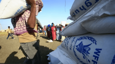 واشنطن تتهم الخرطوم بممارسة "التجويع الممنهج" بعد طرد مسؤولي الإغاثة