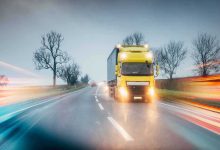 في مشهد صادم.. دهس خصومه بالسيارة فور خروجه من المحكمة بتركيا (فيديو)