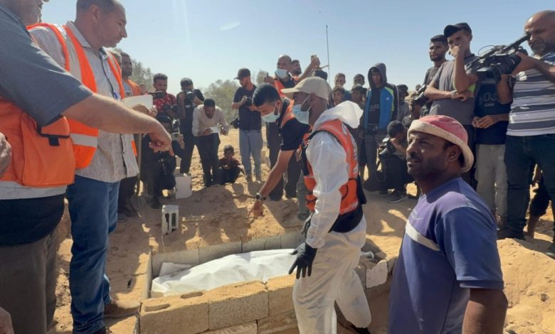 مقبرة جماعية تضم جثامين 54 شهيدا مجهولي الهوية أعادهم الاحتلال