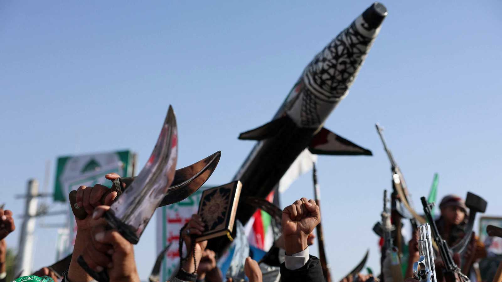 عناصر مسلحة مؤيدة لميليشيا الحوثي