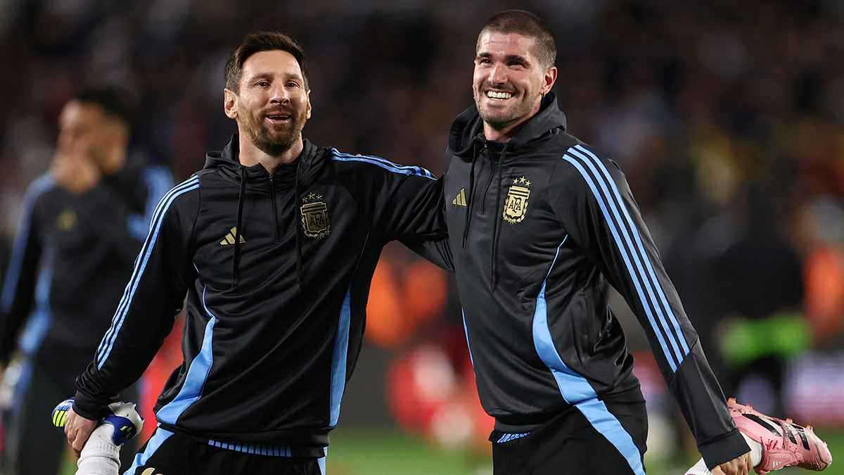 بث مباشر لمباراة الإمارات ضد عمان في تصفيات كأس العالم 2026