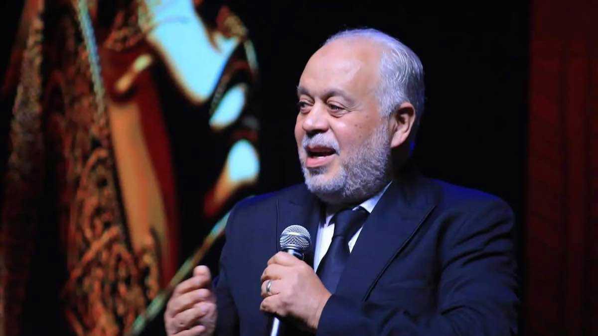 يتنقل بين 7 مدارس في بغداد..