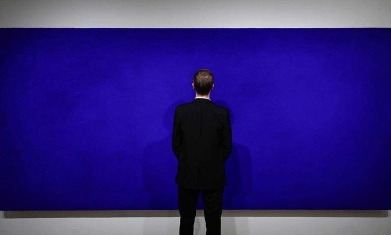 شاشات عملاقة لبث افتتاح المتحف المصري الكبير في ميادين الجيزة