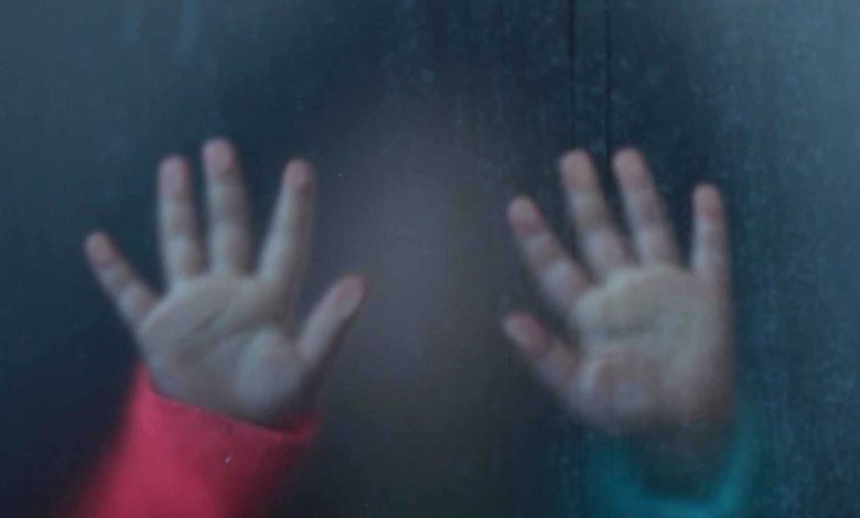 ابن يعيش مع جثة والدته لسنوات دون مغادرة شقته