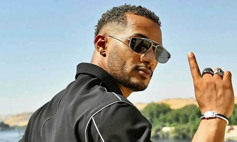 انهيار مفاجئ للمغنية لولا يونغ على المسرح يُلغي حفلاتها المقبلة (فيديو)