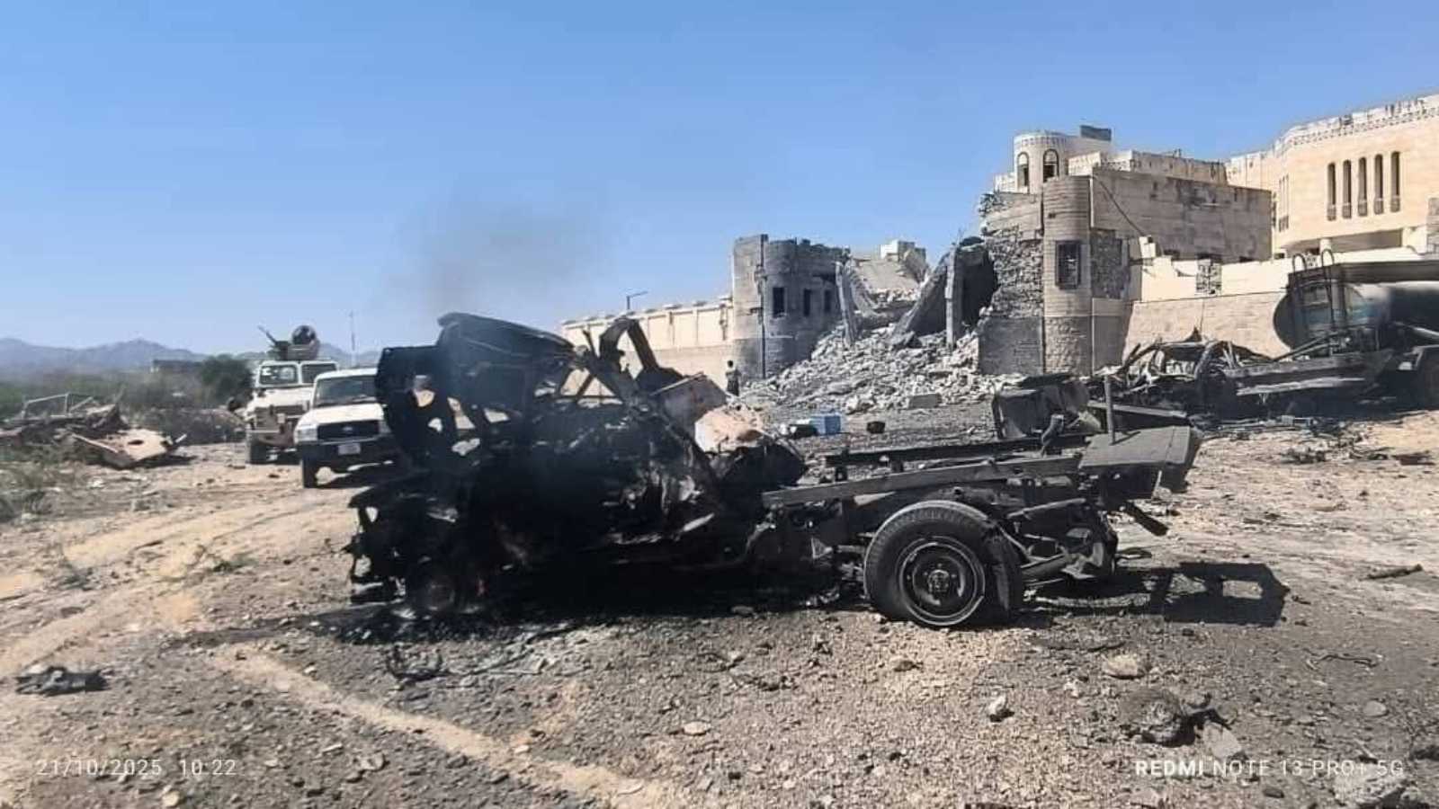 النيران تشتعل في المركبتين