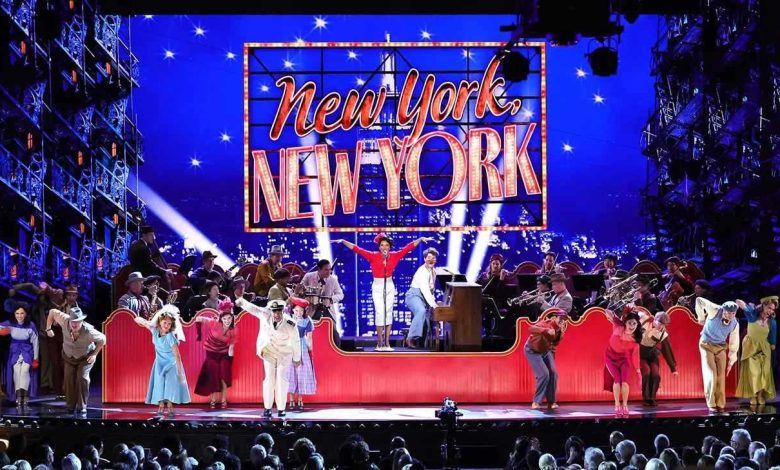 أثارت قلق جمهوره.. تامر حسني يكشف سبب إصابة ذراعه (صورة)