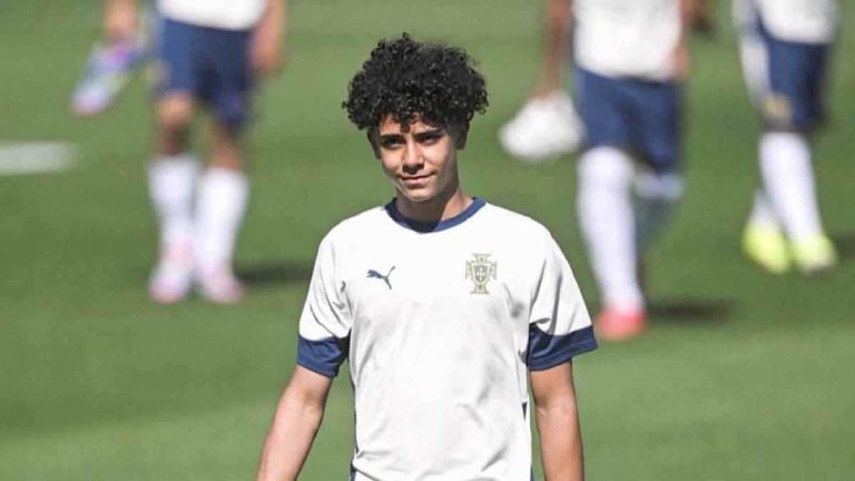 كريستيانو رونالدو يكشف سر رفضه الاعتزال قبل الهدف 1000