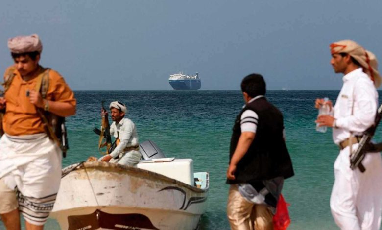 يرمم مخزونه ويبني