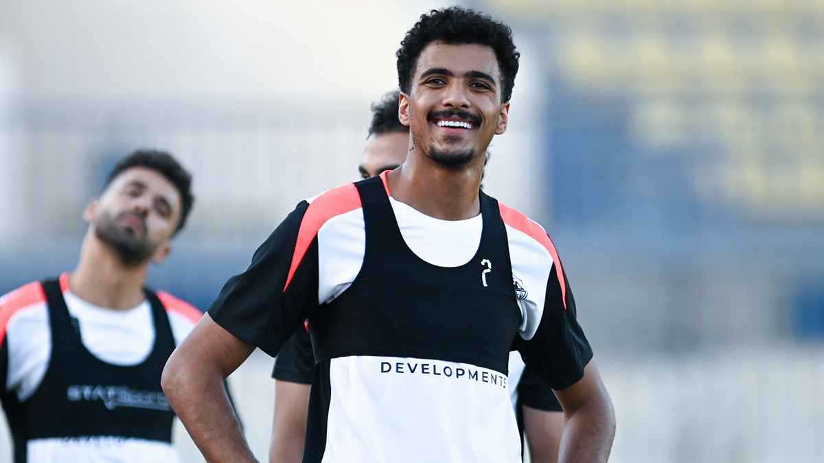 تصرف غريب بالكرة.. التسلل ينقذ كريستيانو رونالدو من مأزق خطير (فيديو)