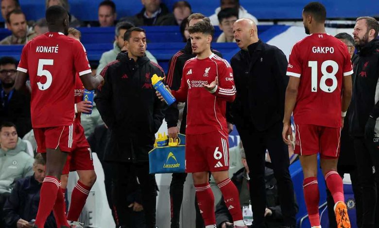 لا تقلد ميسي.. نجم إنجلترا يشن هجوما على محمد صلاح