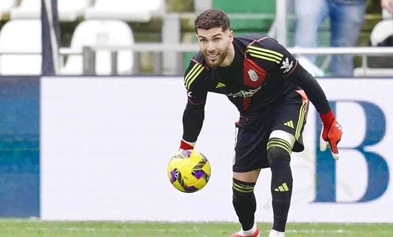 عمرو زكي يرد على شوبير عبر