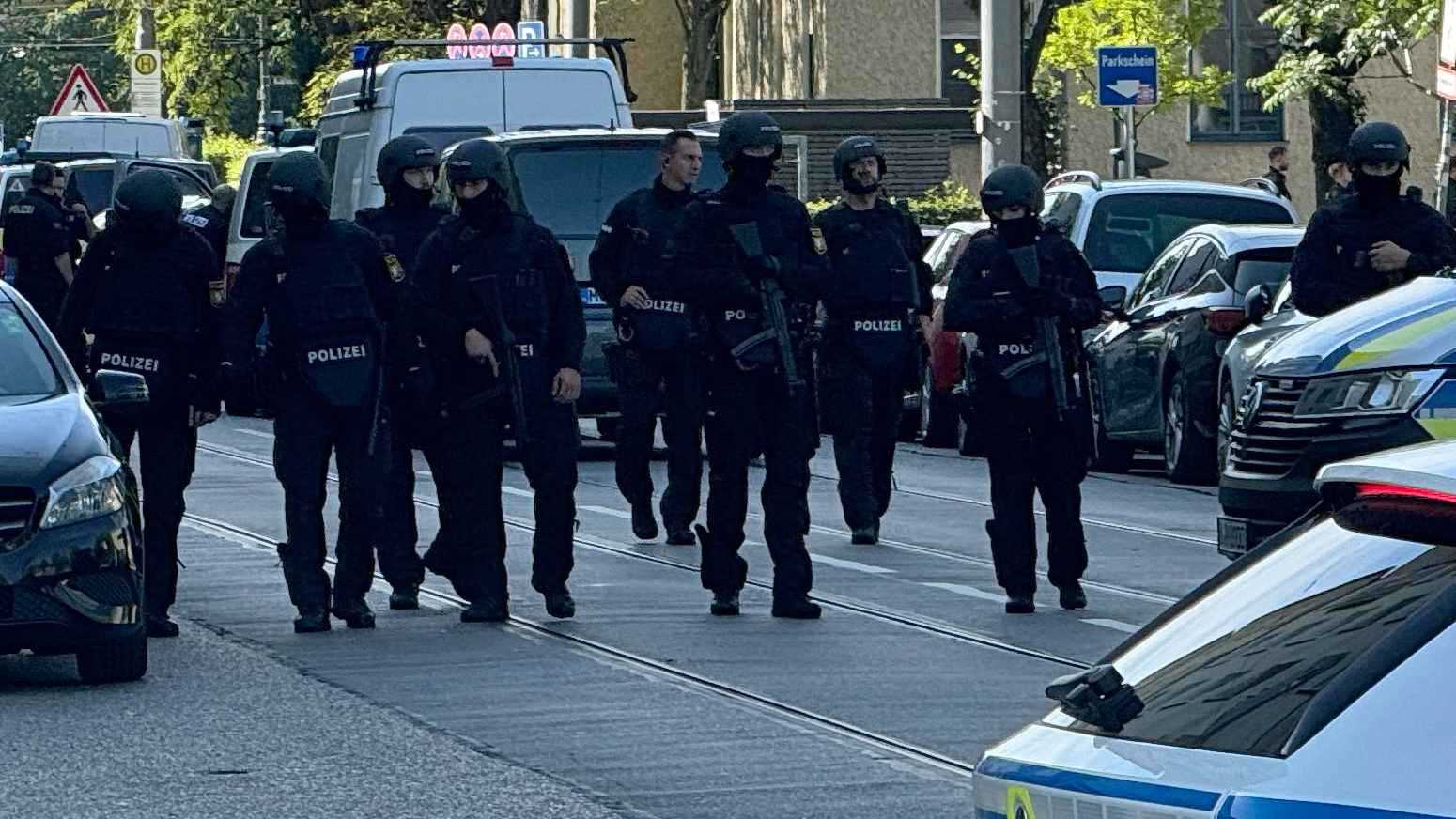 يتنقل بين 7 مدارس في بغداد..