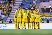 3 قرارات مثيرة للجدل.. ما تقييم حكم مباراة الأهلي والرياض؟ (فيديو)