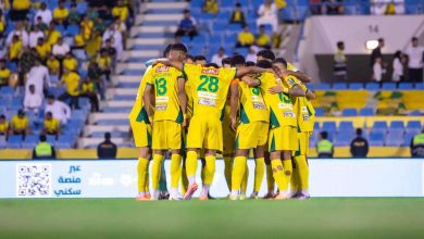 3 قرارات مثيرة للجدل.. ما تقييم حكم مباراة الأهلي والرياض؟ (فيديو)