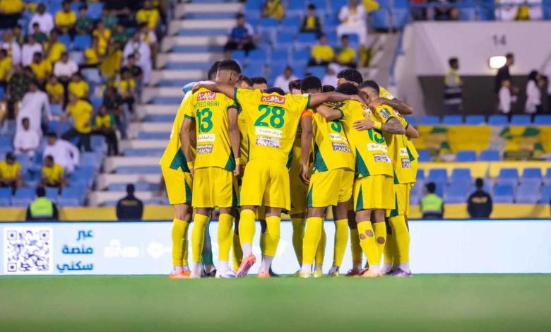 3 قرارات مثيرة للجدل.. ما تقييم حكم مباراة الأهلي والرياض؟ (فيديو)