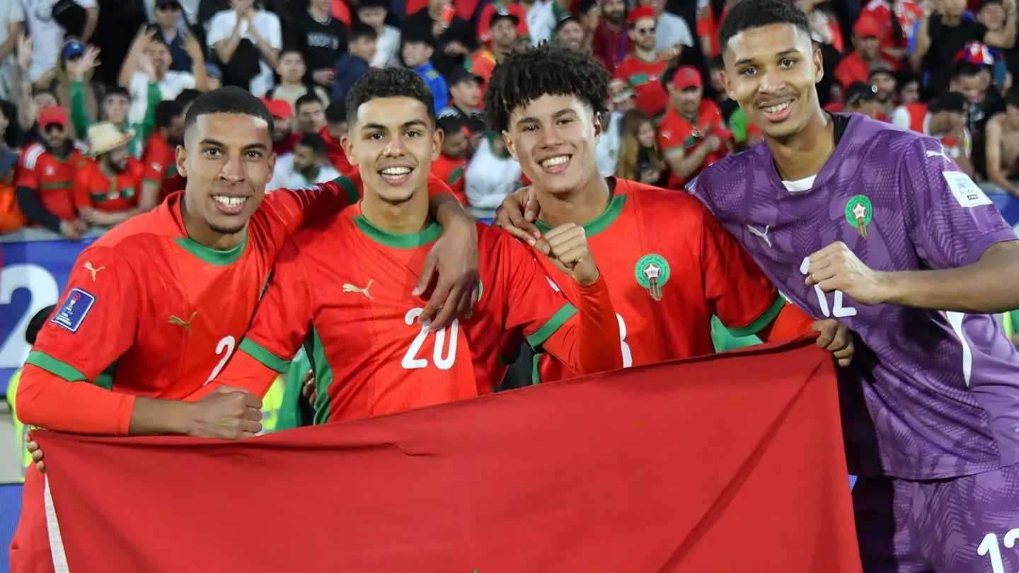 استعدادًا لريال مدريد.. فليك يغير مركز نجم برشلونة