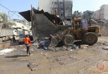 نقص الآليات ومواد البناء يعرقل عملنا