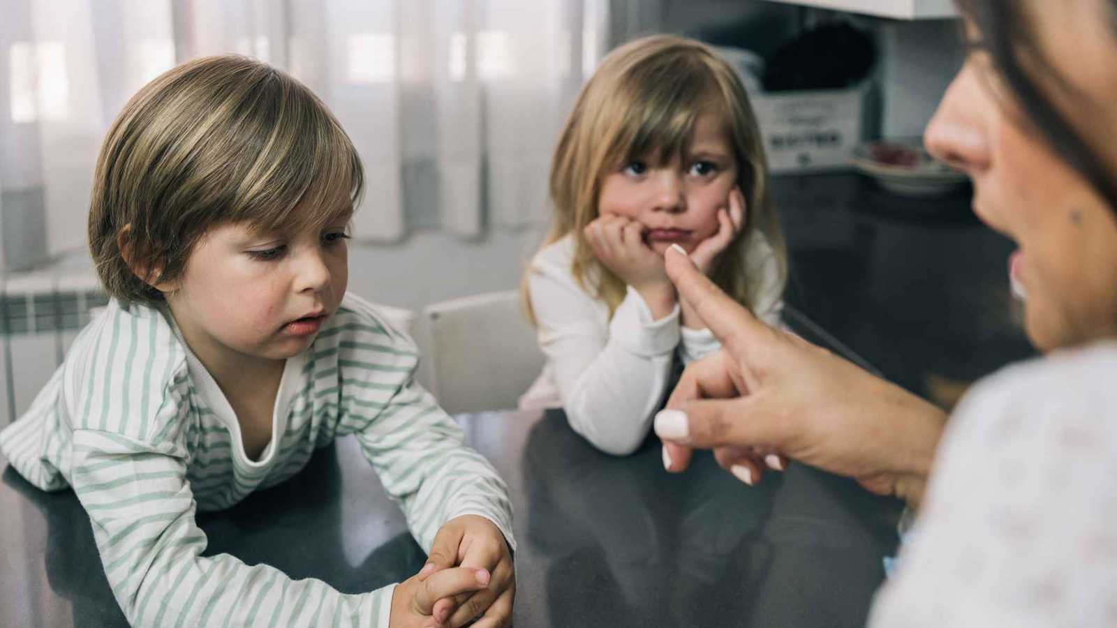 مصرع مصورَين مصريين بحادث سقوط مروع
