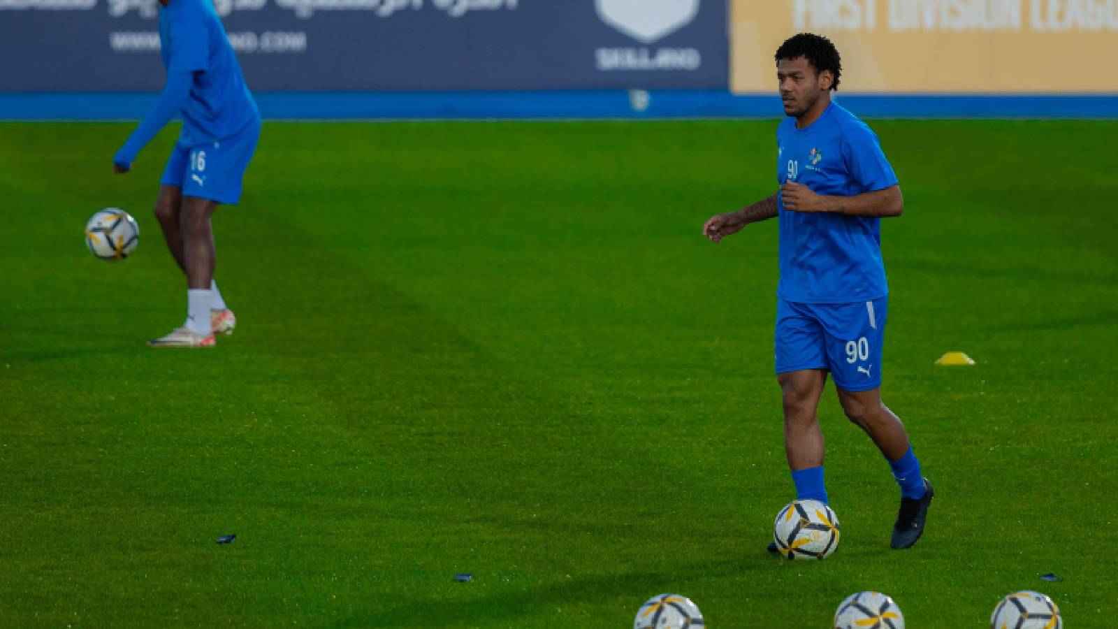 الصور تجتاح الإنترنت.. سخرية واسعة من بيدري بعد لقطته مع فينيسيوس (شاهد)