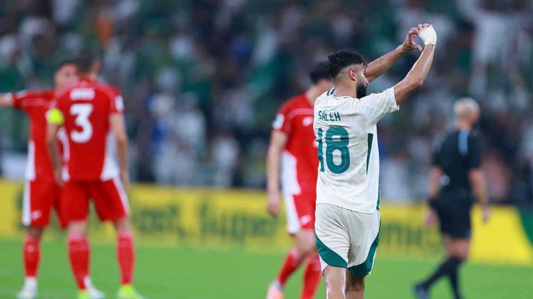 أغرب إجابة ممكنة.. زلاتان إبراهيموفيتش يختار أفضل 3 لاعبين في التاريخ (فيديو)