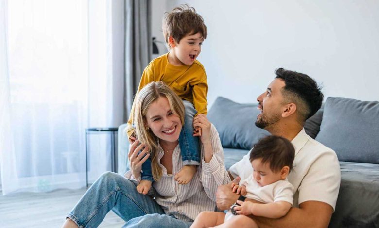 بعيدا عن الجدال.. طرق فعالة لتحسين علاقتك بأطفالك