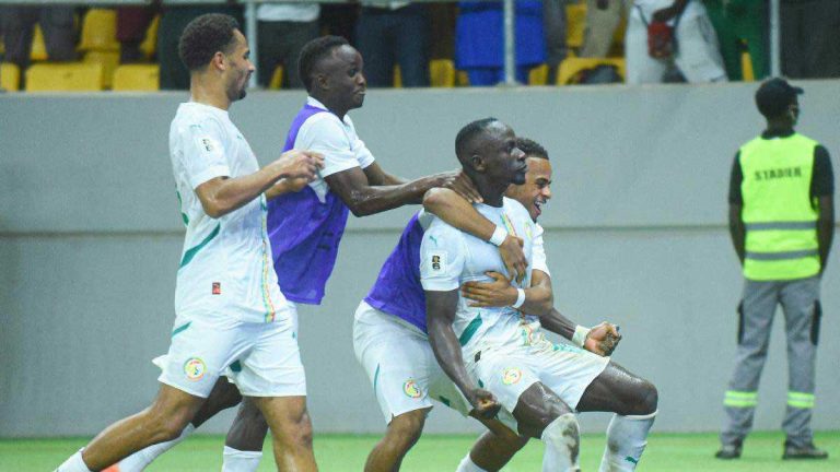 اتهمه بتلقي أموال من اللاعبين.. أسطورة الزمالك يتحرك رسميا ضد أحمد ياسر