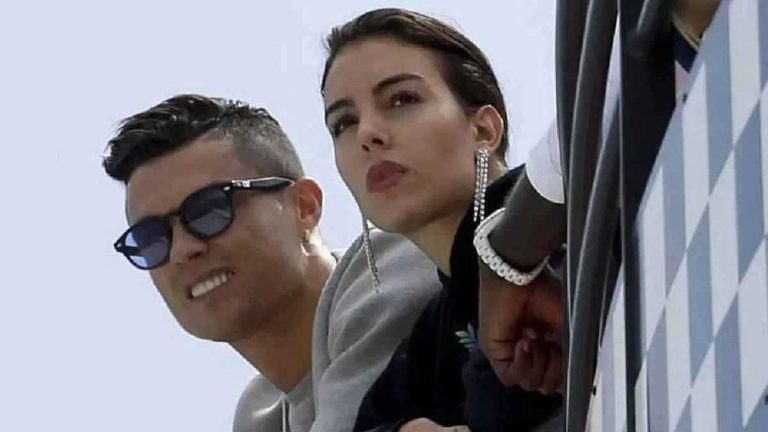 هل سخر كيليان مبابي من خسارة برشلونة 4-1؟ (صور)