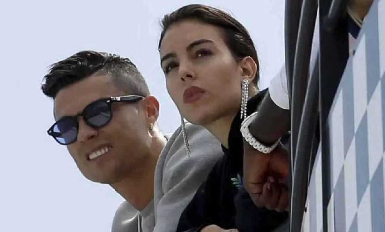 هل سخر كيليان مبابي من خسارة برشلونة 4-1؟ (صور)