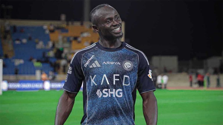 أولها صلاح ويجب حلها فورا.. 5 أزمات تهدد موسم ليفربول