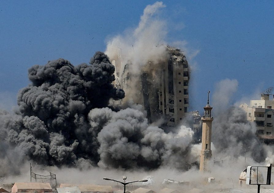 727 يوما للحرب .. عشرات الشهداء والجرحى والاحتلال يحاصر مدينة غزة