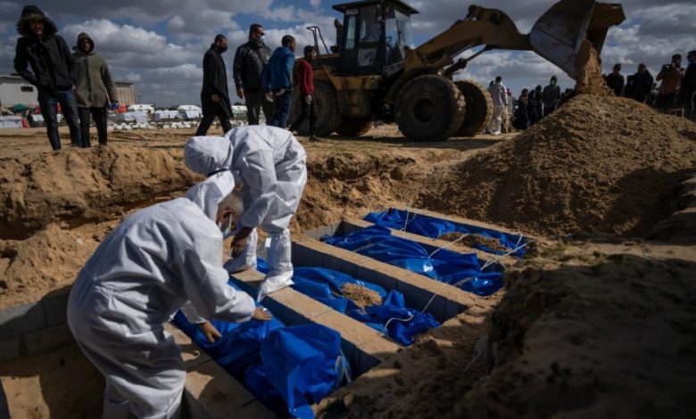 منذ فجر اليوم.. 19 شهيدا وانتشال جثامين 99 آخرين في قطاع غزة