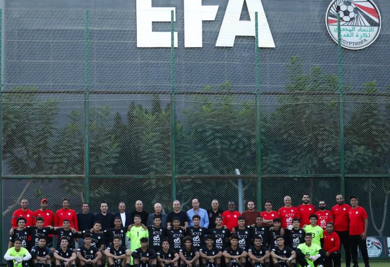 رئيس اتحاد الكرة ومنتخب الناشئين
